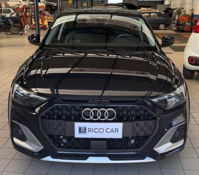 AUDI A1 citycarver 30 TFSI Identity Contrast