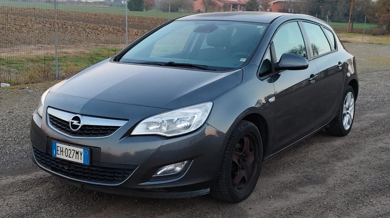 Opel Astra 1.6 115CV 5 porte Cosmo