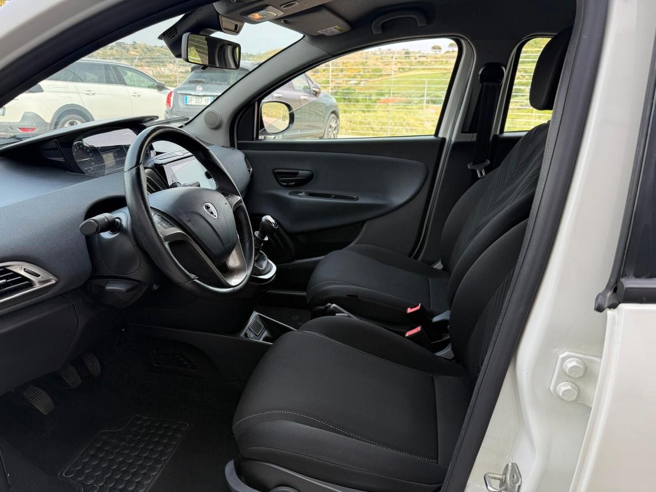Lancia Ypsilon 1.0 FireFly 5 porte S&S Hybrid Gold