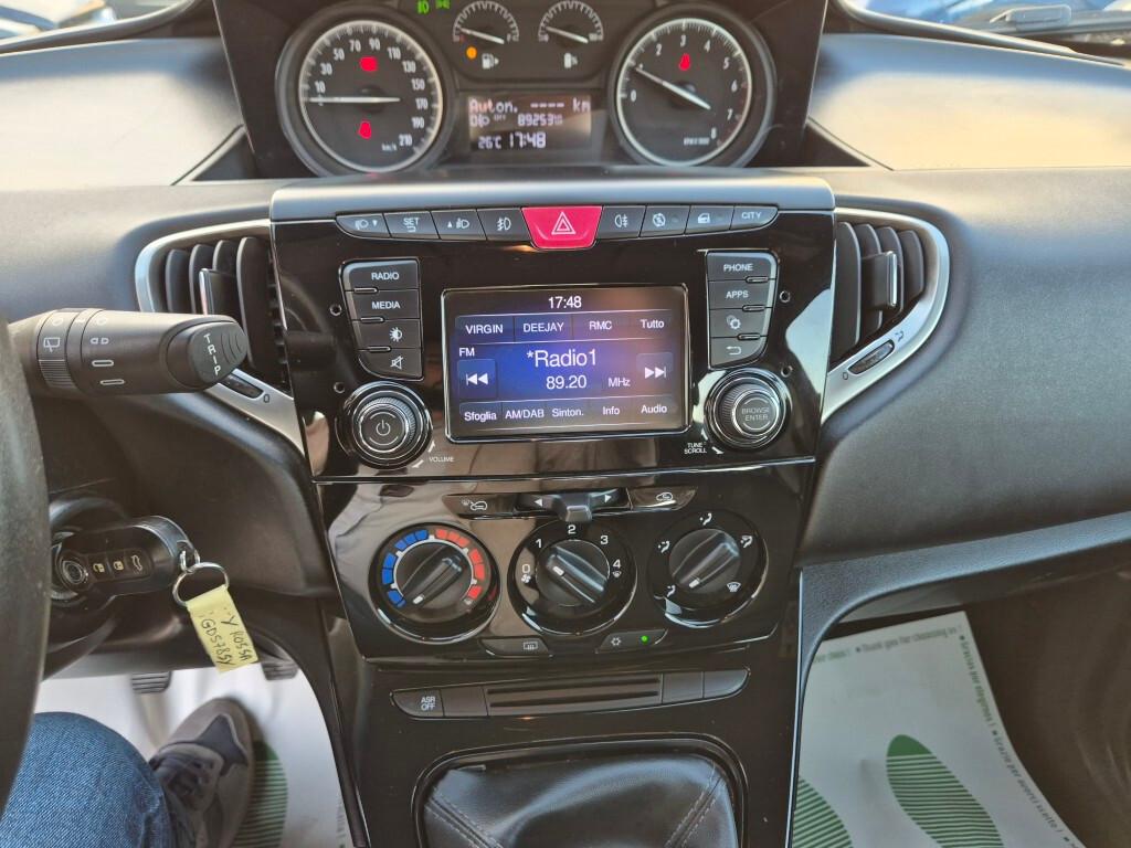 Lancia Ypsilon 1.0 5 porte Hybrid GOLD
