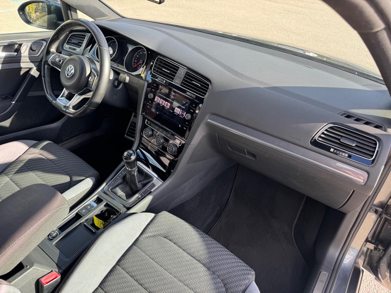 Volkswagen Golf 2.0 TDI R-LINE, FULL LED 150CV