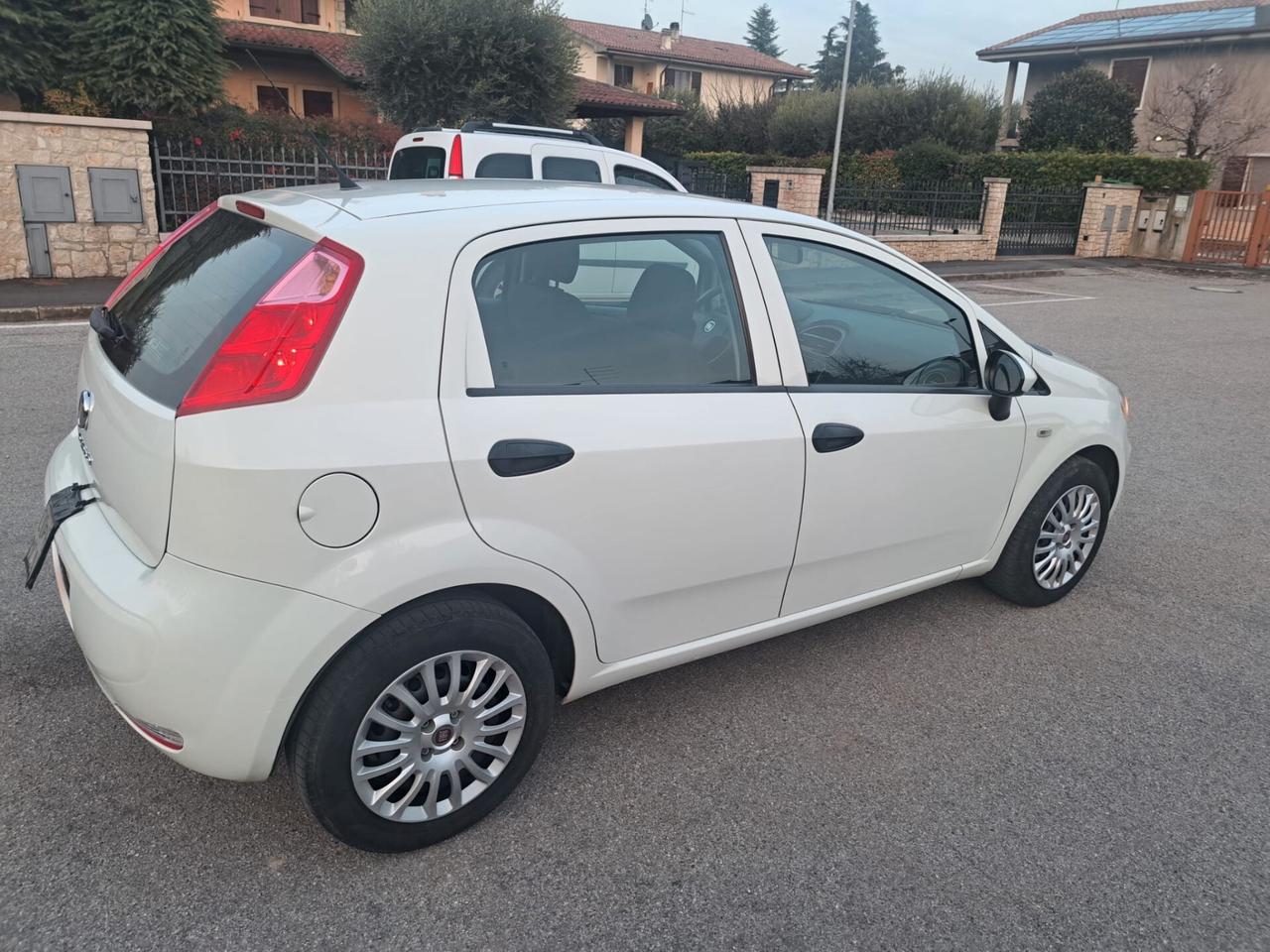 Fiat Punto 1.3 MJT II S&S 95 CV 5 porte Street