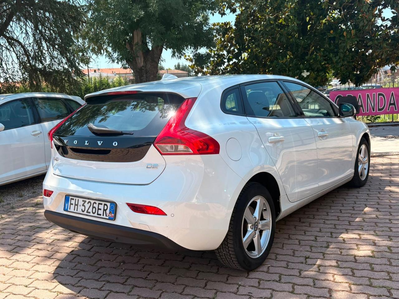 Volvo V40 D2 R-DESIGN MOMENTUM