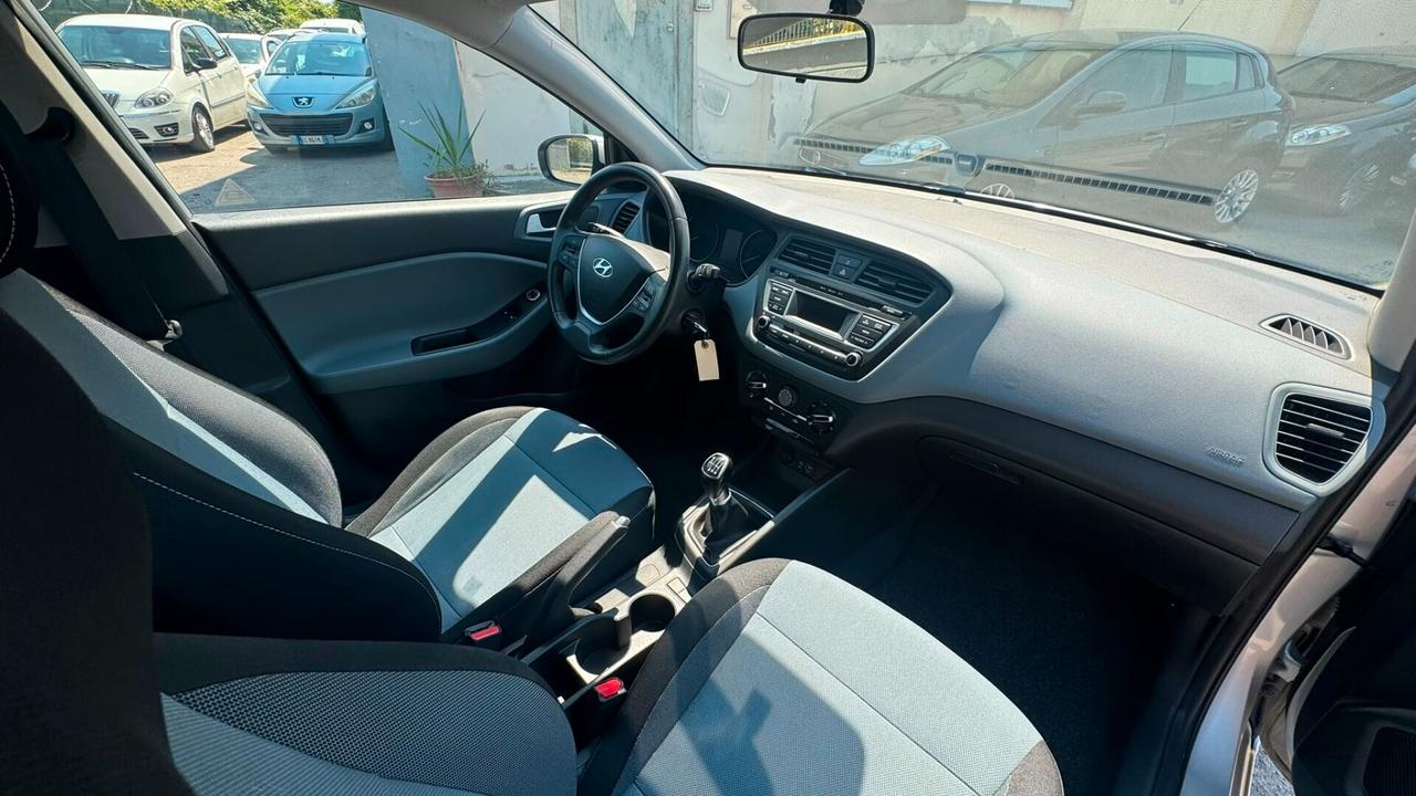 Hyundai i20 1.1 CRDi 12V 5 porte Blackline