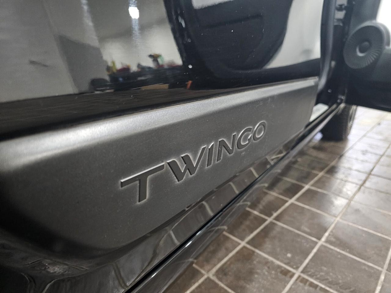 NUOVA RENAULT TWINGO INTENS TCe 0.9 BENZ 90CV TOTAL BLACK EDITION