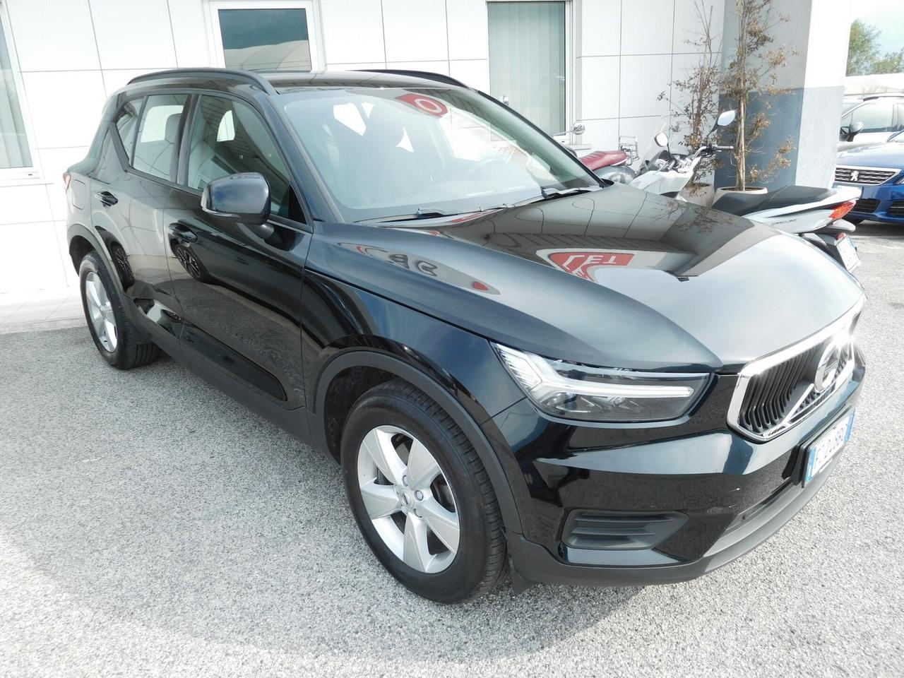 Volvo XC40 D3 AWD Momentum Core 150cv