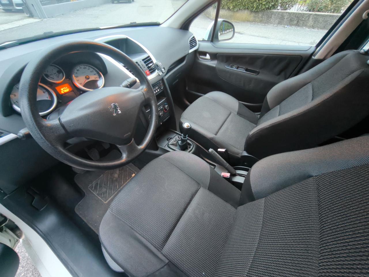 PEUGEOT 207 1,4 BENZINA- OK NEOPATENTATI