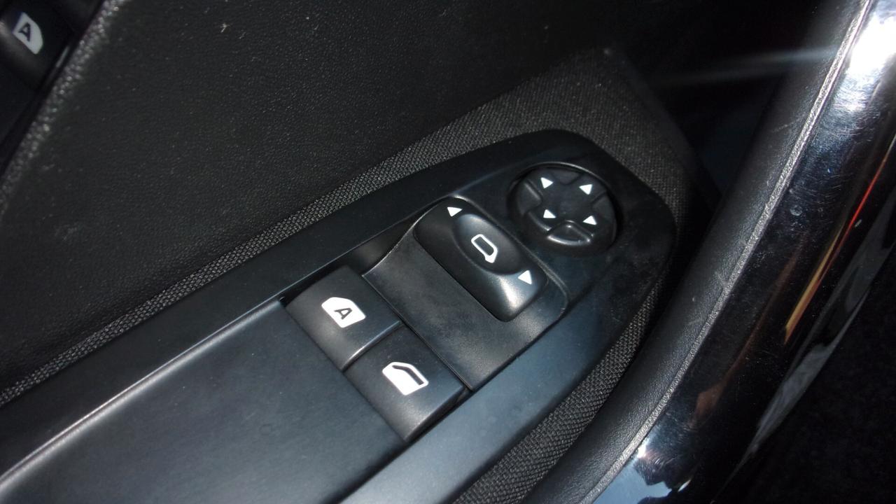 Peugeot 208 1.4 VTi 95 CV 5p. GPL Access