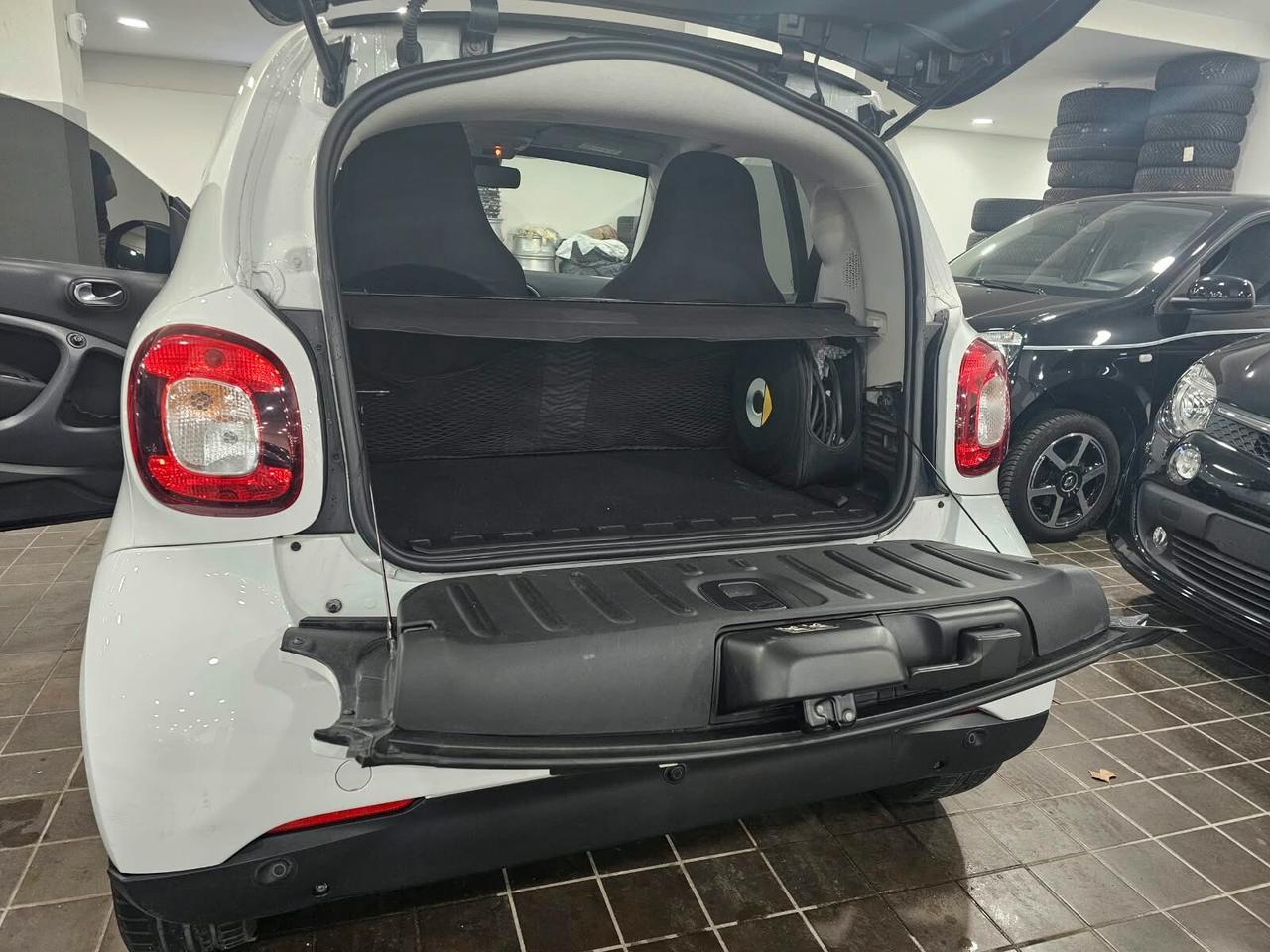 NUOVA SMART FORTWO EQ PRIME TOTAL WHITE IDENTITY BLACK EDITION 56CV TOTALMENTE ELETTRICA