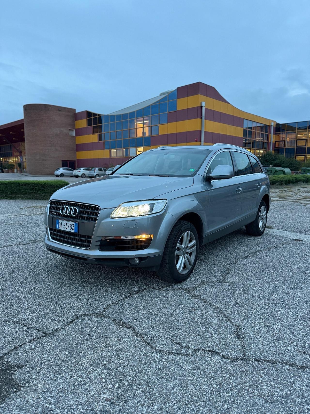 Audi Q7 3.0 V6 TDI 233CV quattro tiptronic