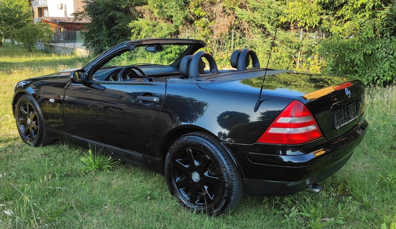 Mercedes-Benz SLK 230