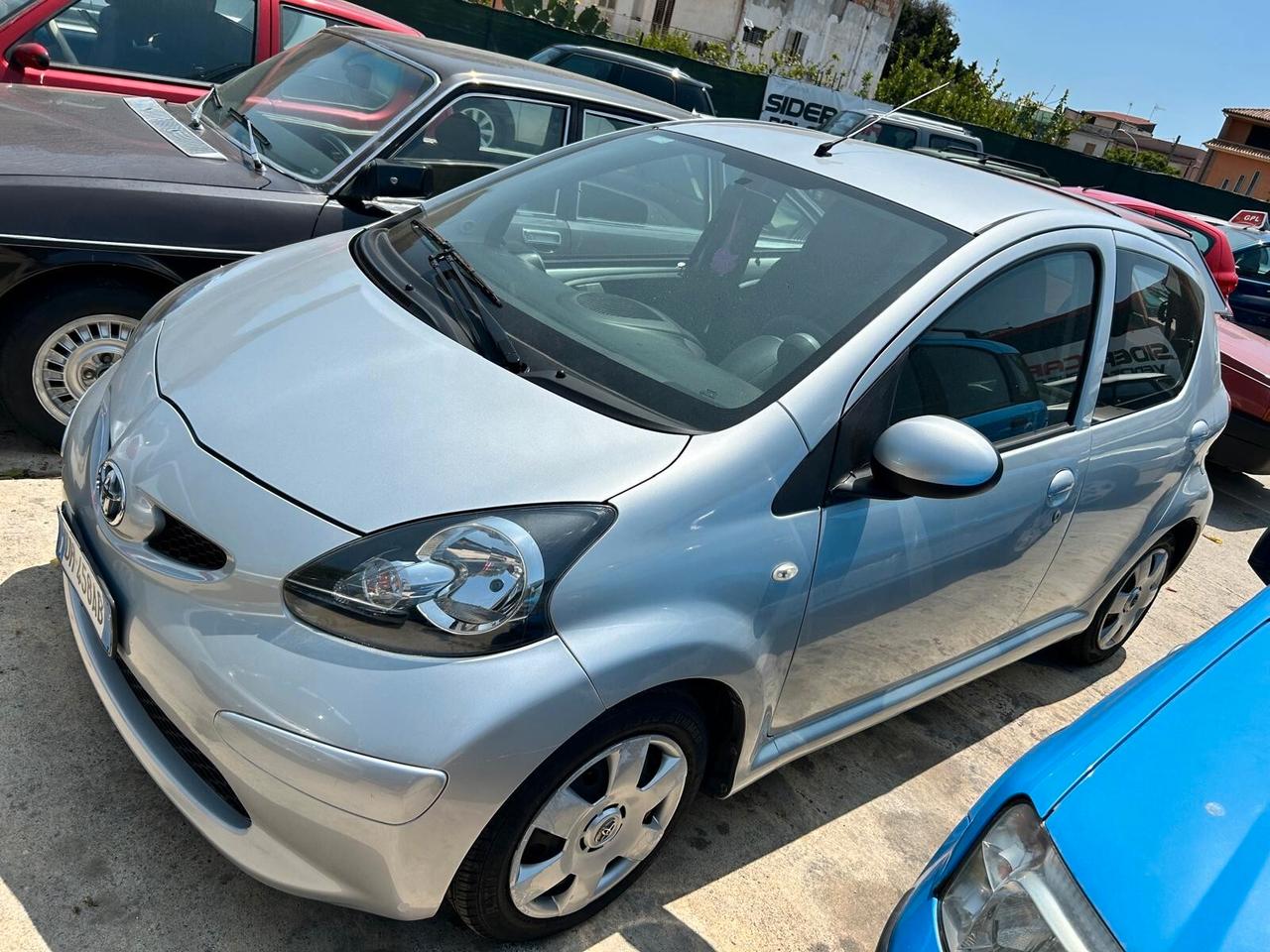Toyota Aygo 1.0 12V VVT-i 5 porte Sol