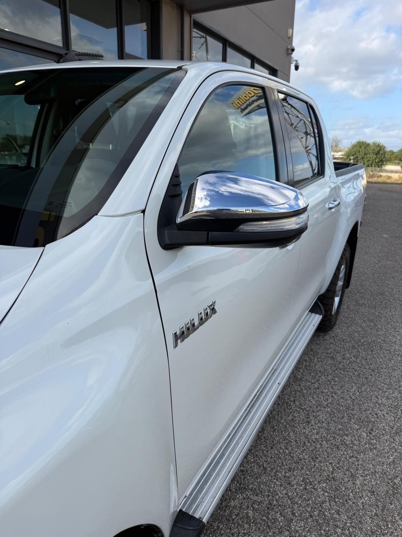 Toyota Hilux 2.4 D-4D 4WD Lounge my16"