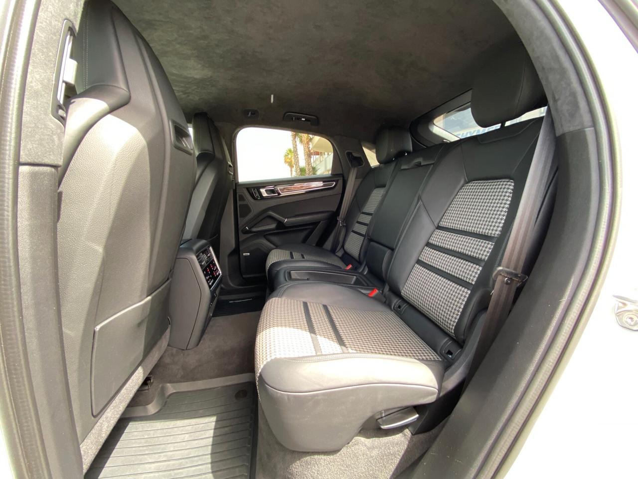 Porsche Cayenne Coupe 4.0 GTS tiptronic