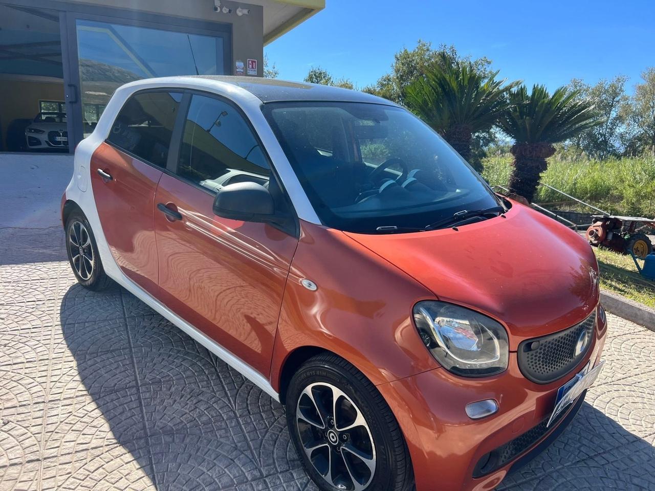 Smart ForFour 60 1.0 benzina garantita 12 mesi tetto in vetro full