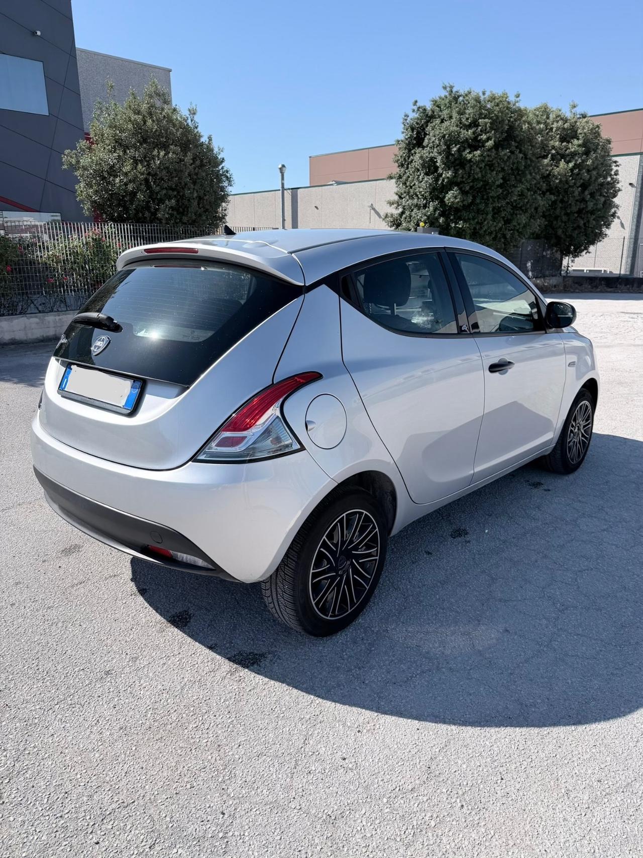 Ypsilon 1.2 GPL Elefantino Uniproprietà Neopatentati