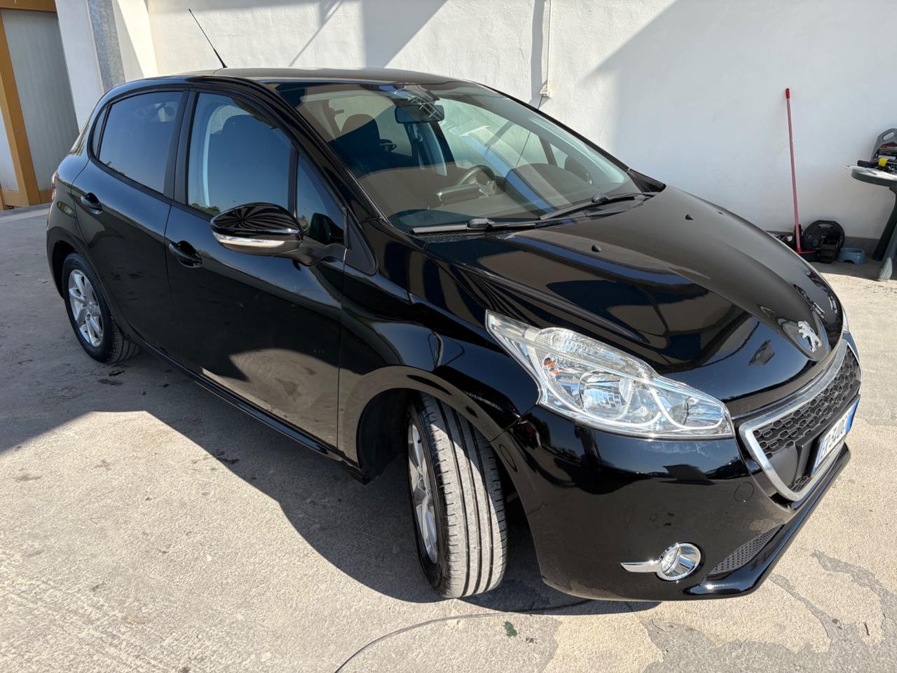 Peugeot 208 1.4 HDi 68 CV 5 porte