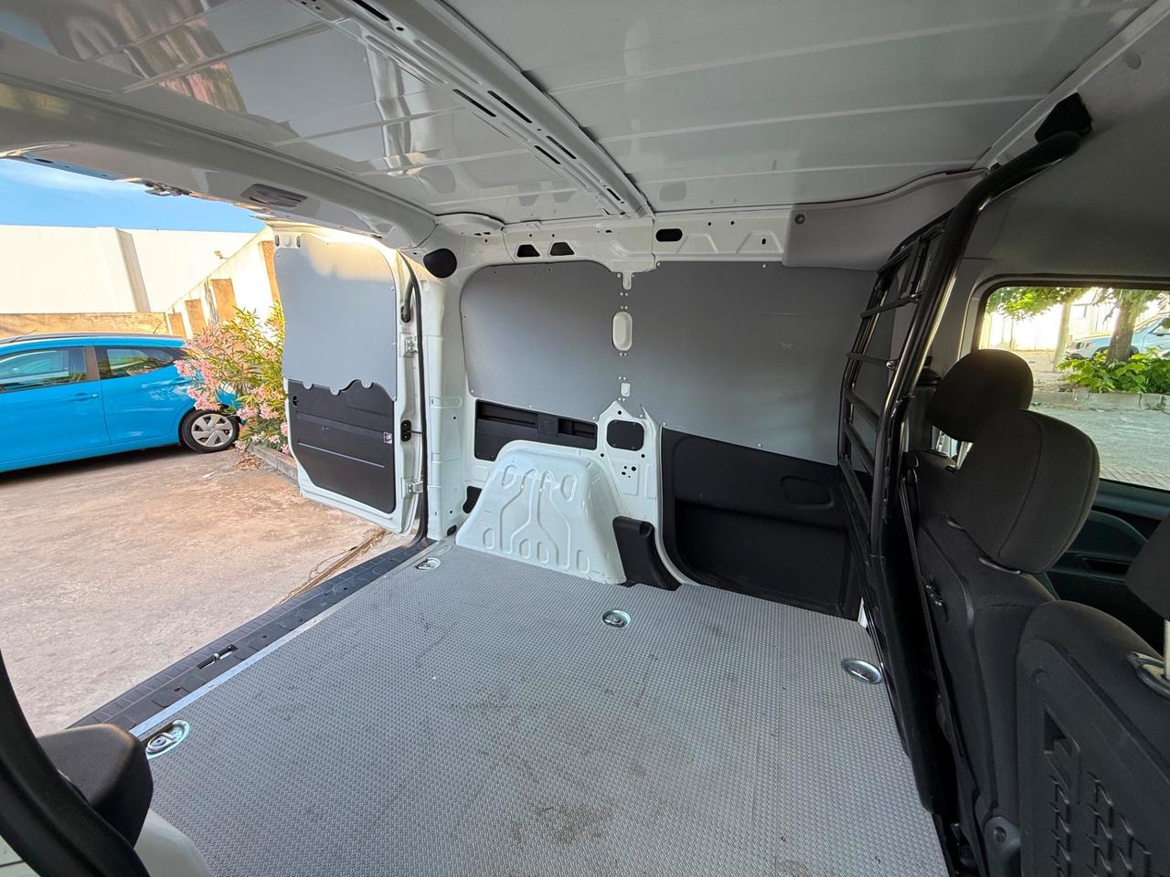 Fiat Doblò 1.6 MJT TRE POSTI DIST. FATTA