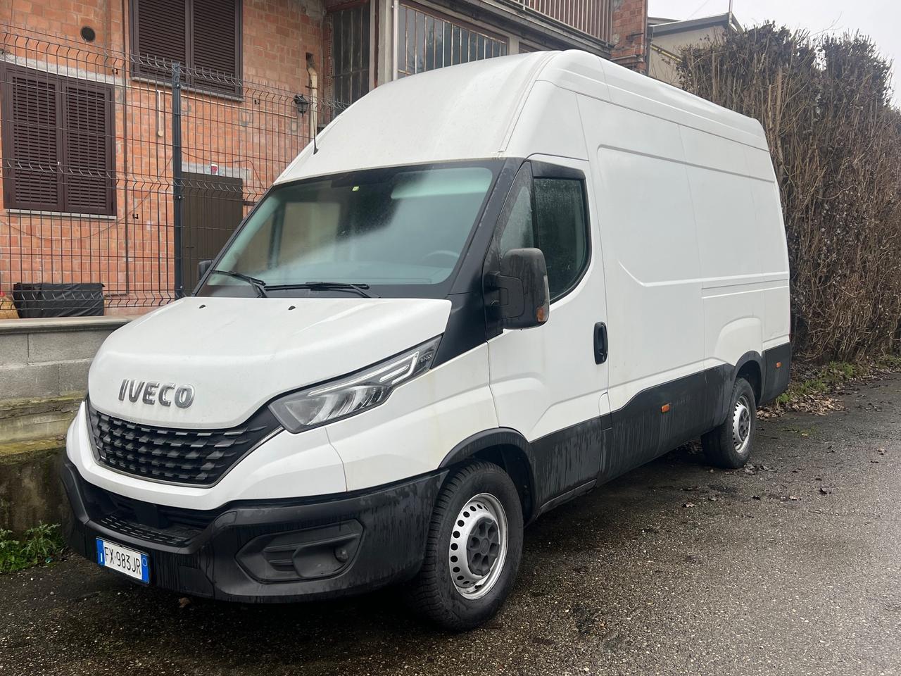 Iveco Daily 33S12 2.3 HPT PC Cabinato