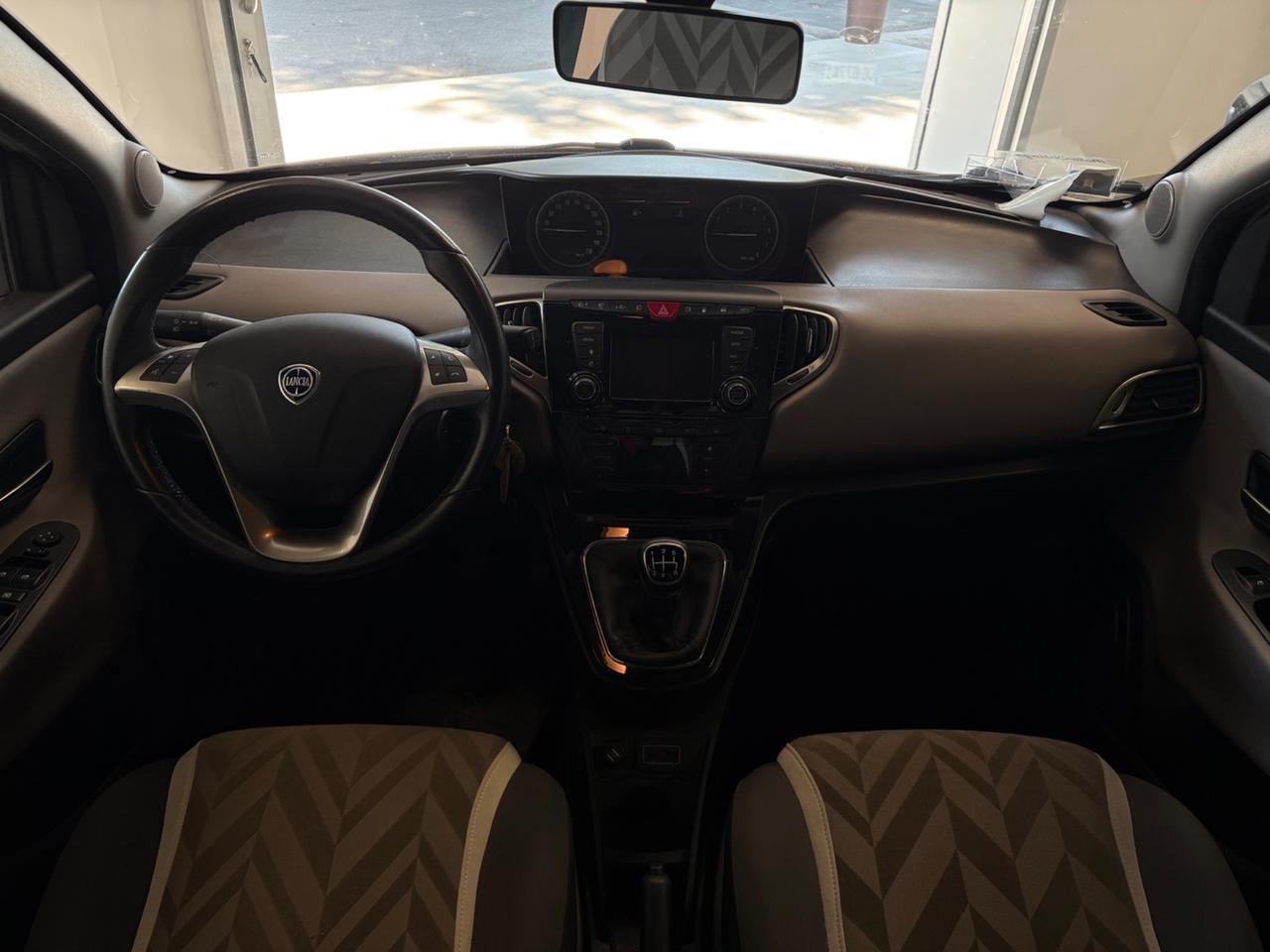 Lancia Ypsilon 0.9 TwinAir 85 CV 5 porte Metano Ecochic Platinum