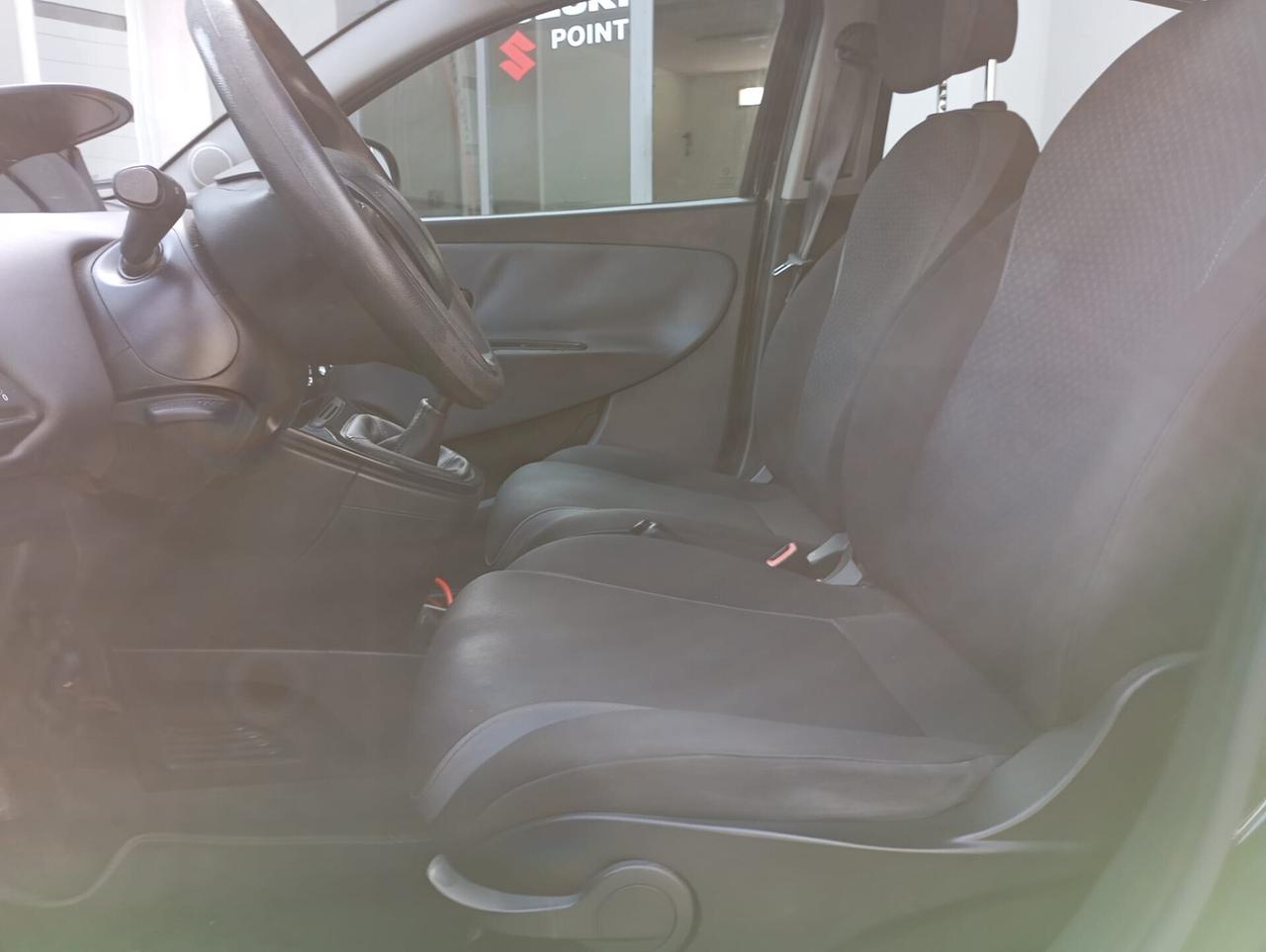 Lancia Ypsilon 1.2 69 CV 5 porte Silver