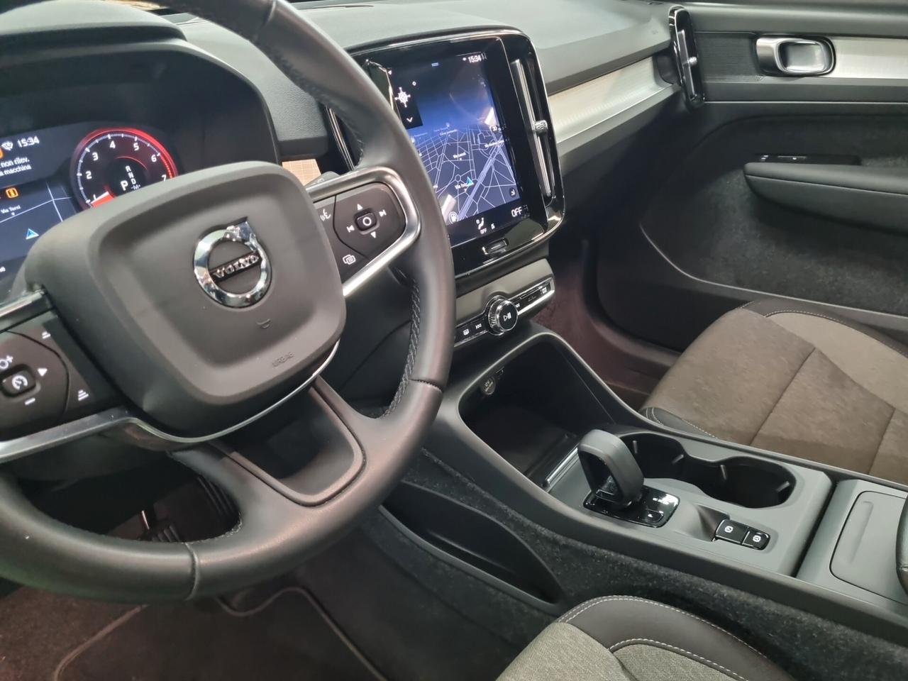 Volvo XC40 T2 Geartronic Momentum Pro AUTOCARRO N1