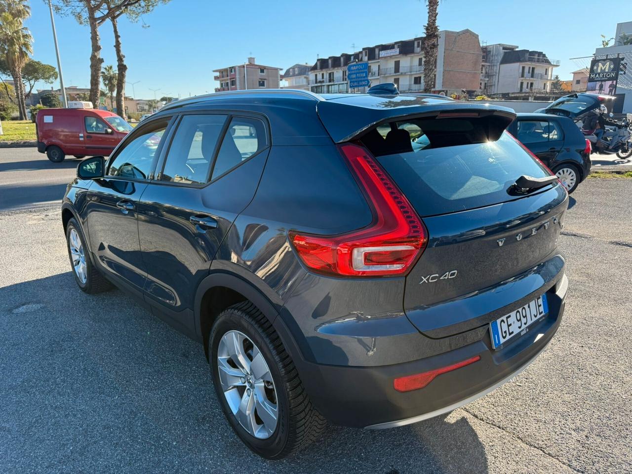 VOLVO XC40 MOMENTUM T2 1.5BENZINA 129CV AUTOMATICA EURO6B