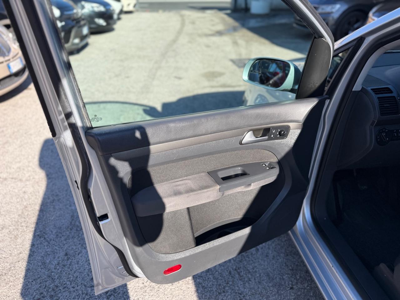 Volkswagen Touran 2.0 Trendline Ecofuel 7 Posti