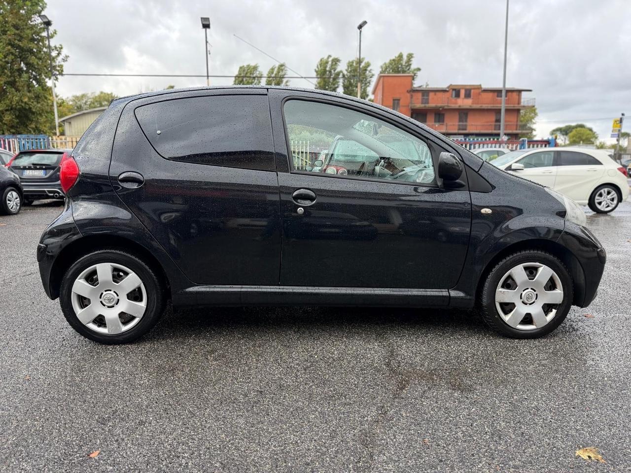 Toyota Aygo 1.0 12V VVT-i 5 porte Sol