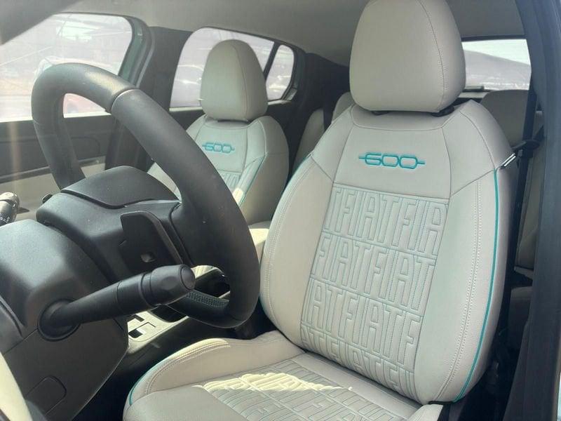 FIAT 600 1.2 Hybrid 145cv La Prima II