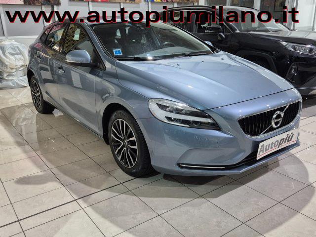 VOLVO V40 D3 Momentum