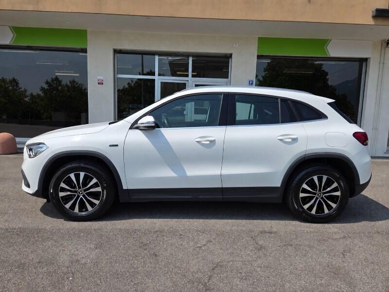 MERCEDES GLA (H247) GLA 250 e hybrid E...