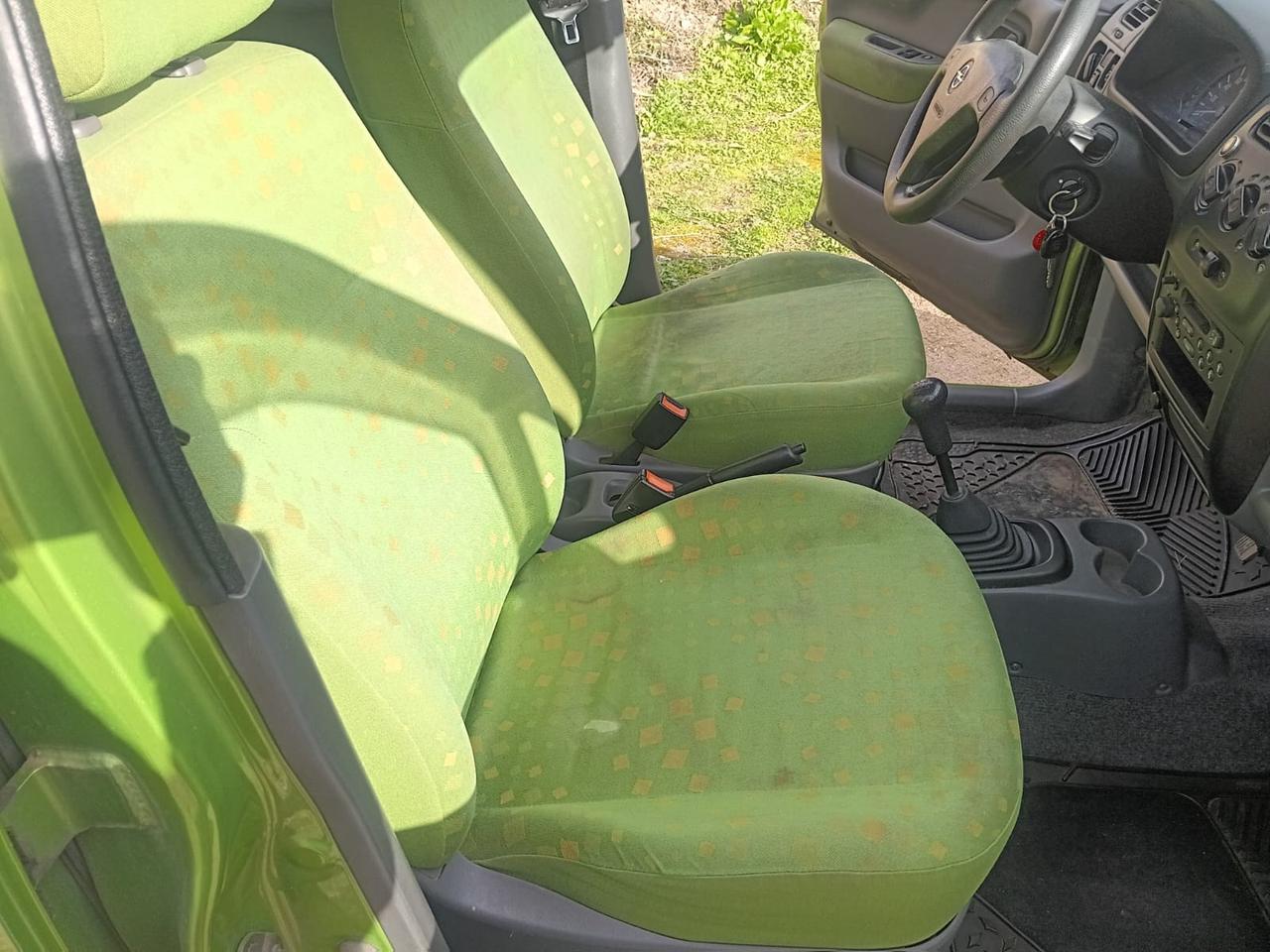 Opel Agila 1.2 16V Comfort