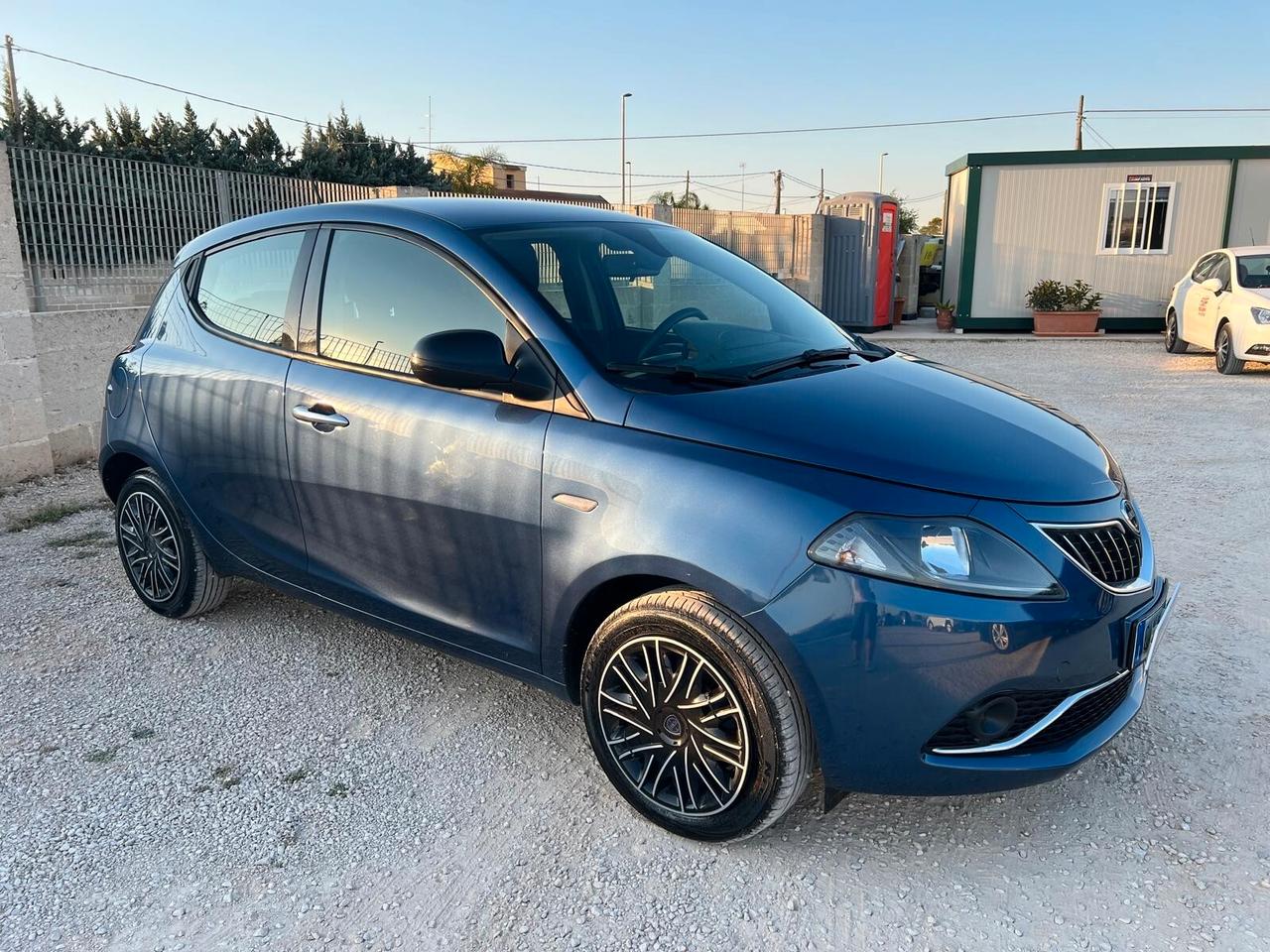 Lancia Ypsilon 1.0 FireFly 5 porte S&S Hybrid UnYca