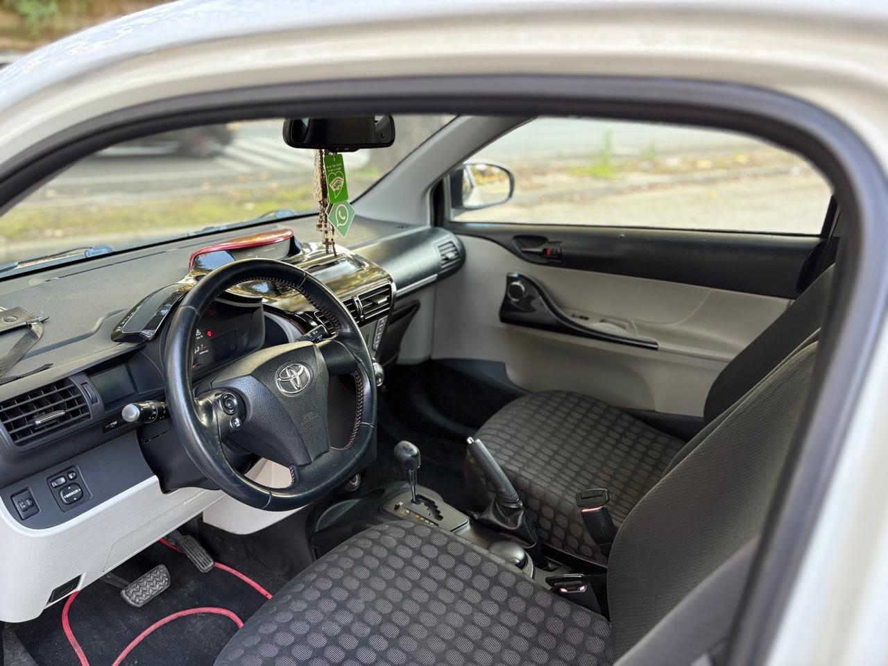 Toyota IQ Automatica 1.0 benzina 68cv