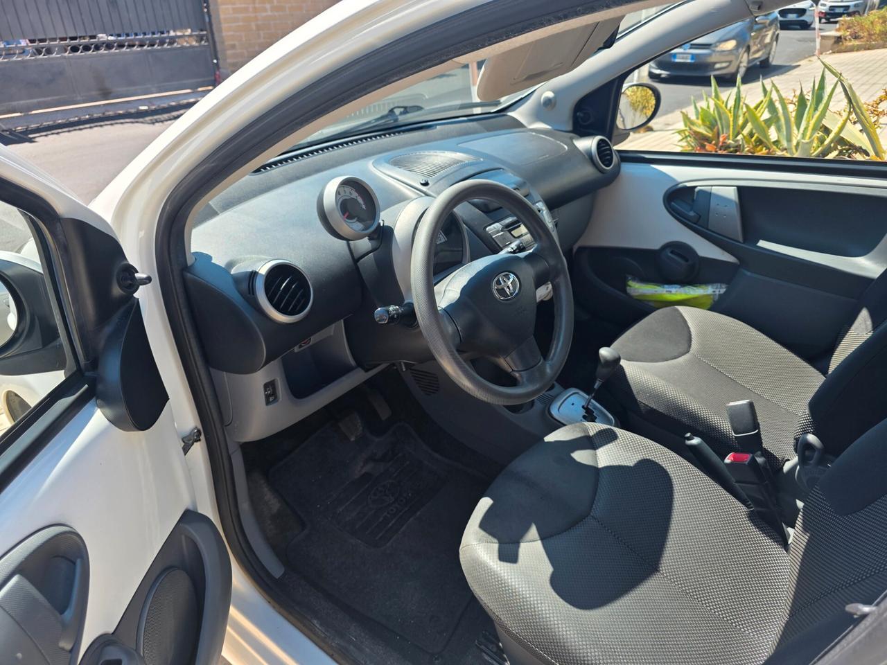 Toyota Aygo 1.0 12V VVT-i 5 porte Sol Connect MMT