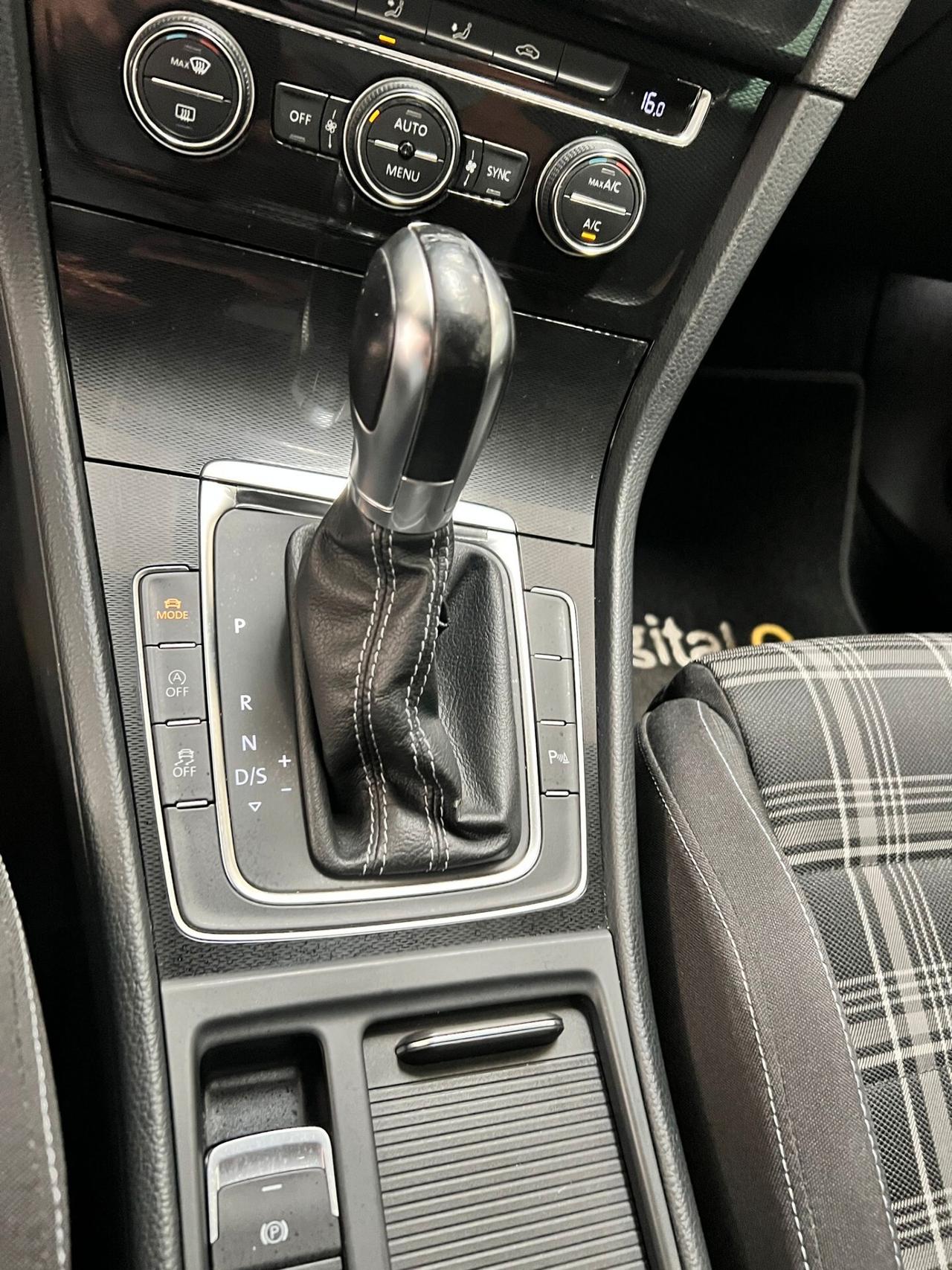 Volkswagen Golf Business 2.0 TDI DSG 5p. Highline BlueMotion Tech.