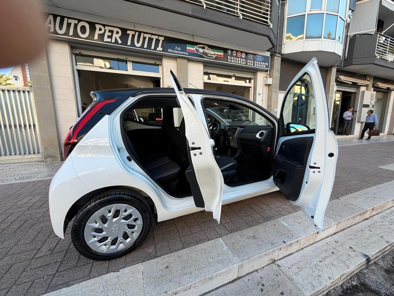 Toyota Aygo Connect 1.0 72 CV 5p 9000KM!!!