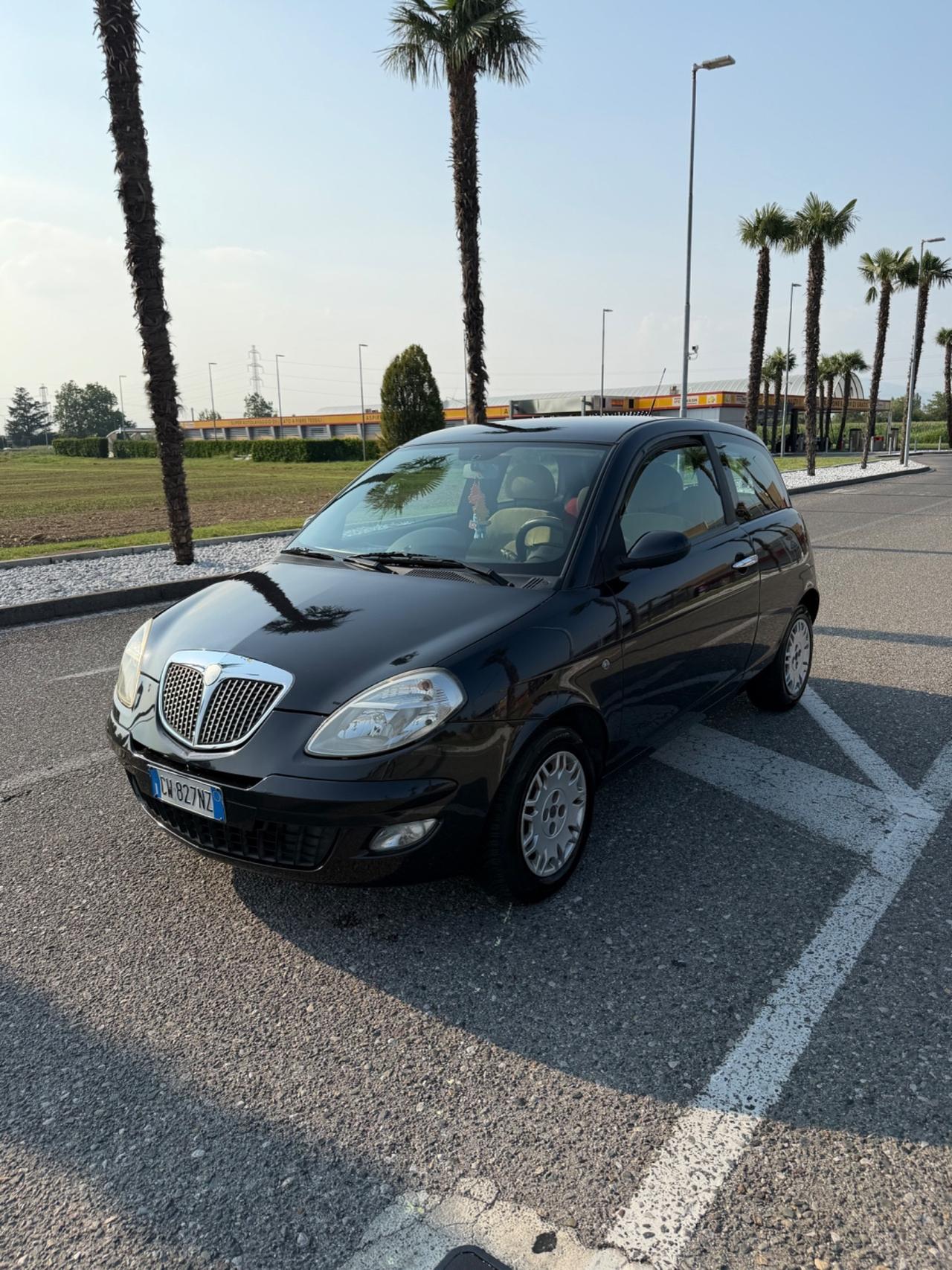 Lancia Ypsilon 1.2 16V Oro