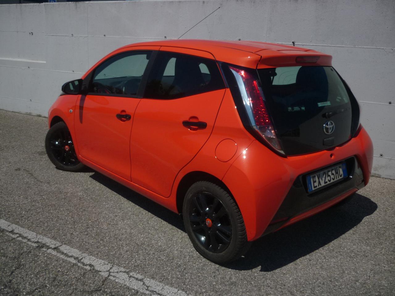 TOYOTA AYGO 1.0 VVT-i 69cv 5 Porte - x Clusiv