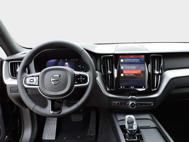 VOLVO XC60 B4 PLUS DARK AUTOMATICA KM0