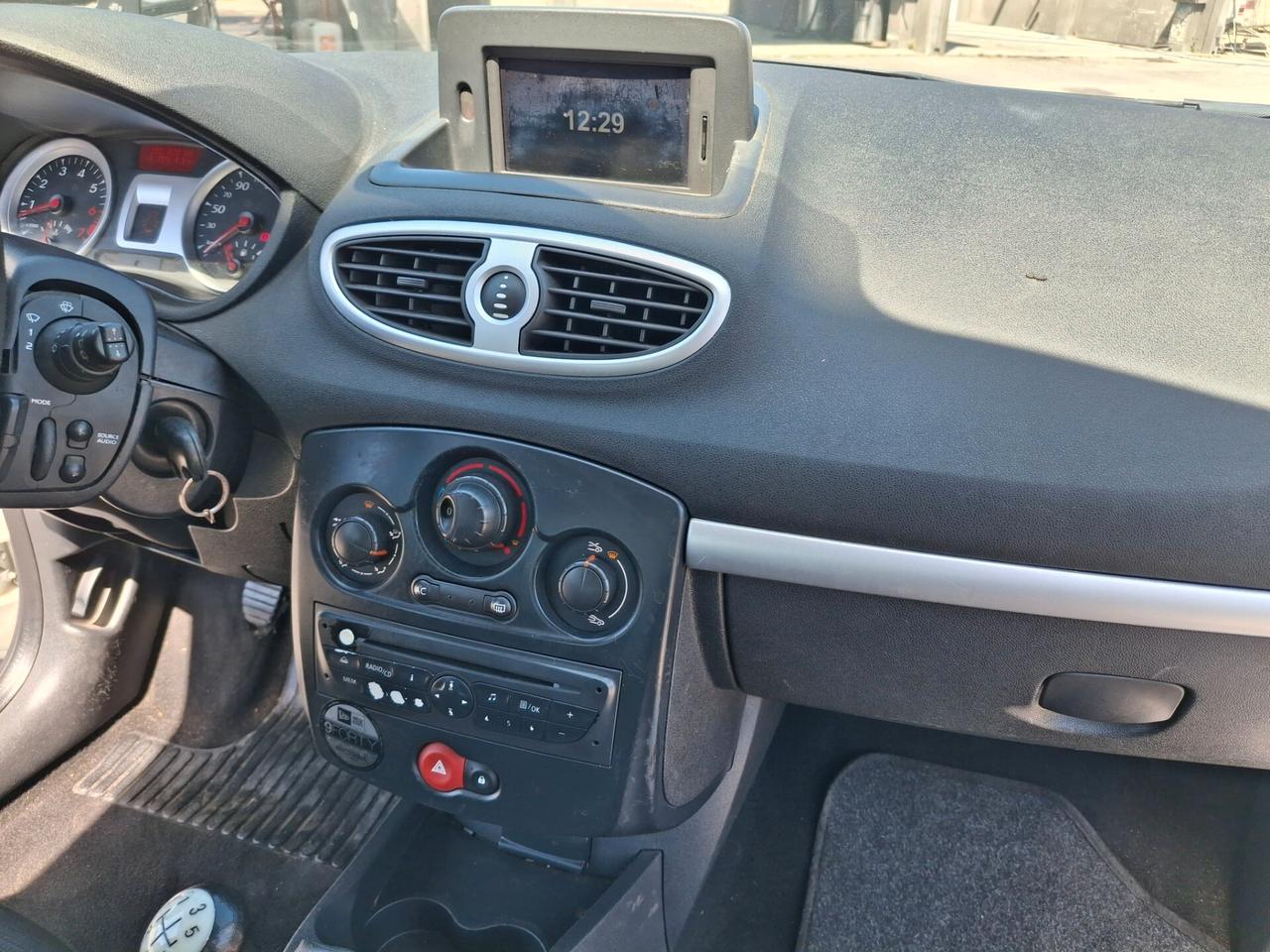 Renault Clio 1.2 16V.-5 Porte-NAVIGATORE-