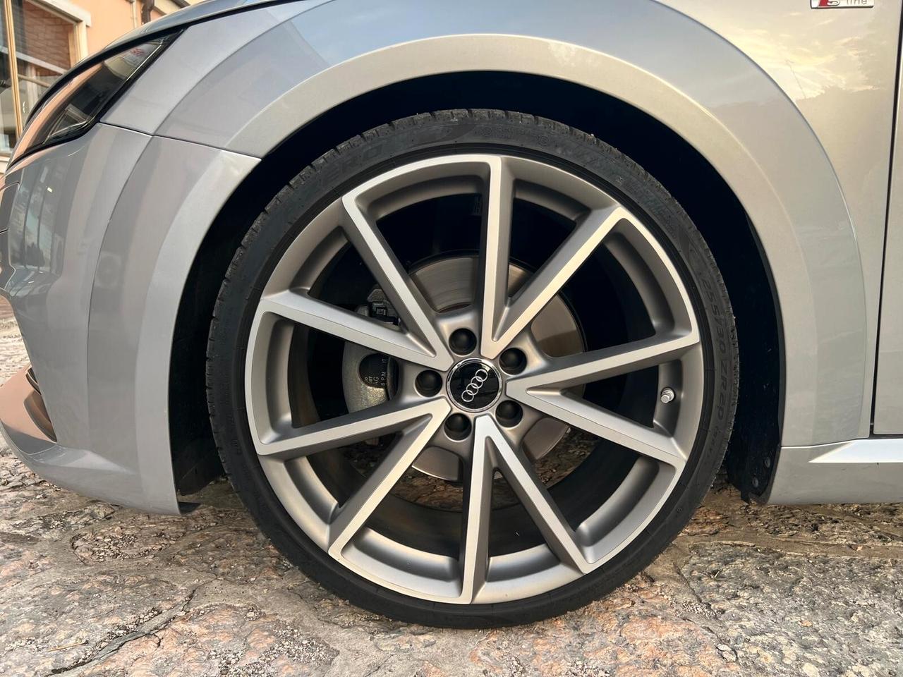 Audi TT Coupé 2.0 TFSI S tronic Sline AKRAPOVIC