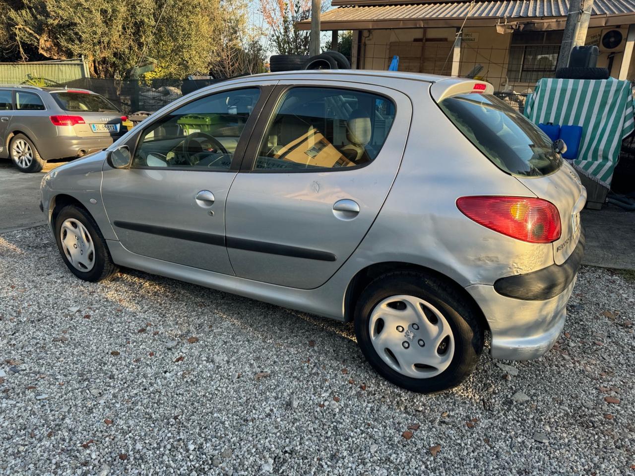 Peugeot 206 1.1 5p. - NEOPATENTATI