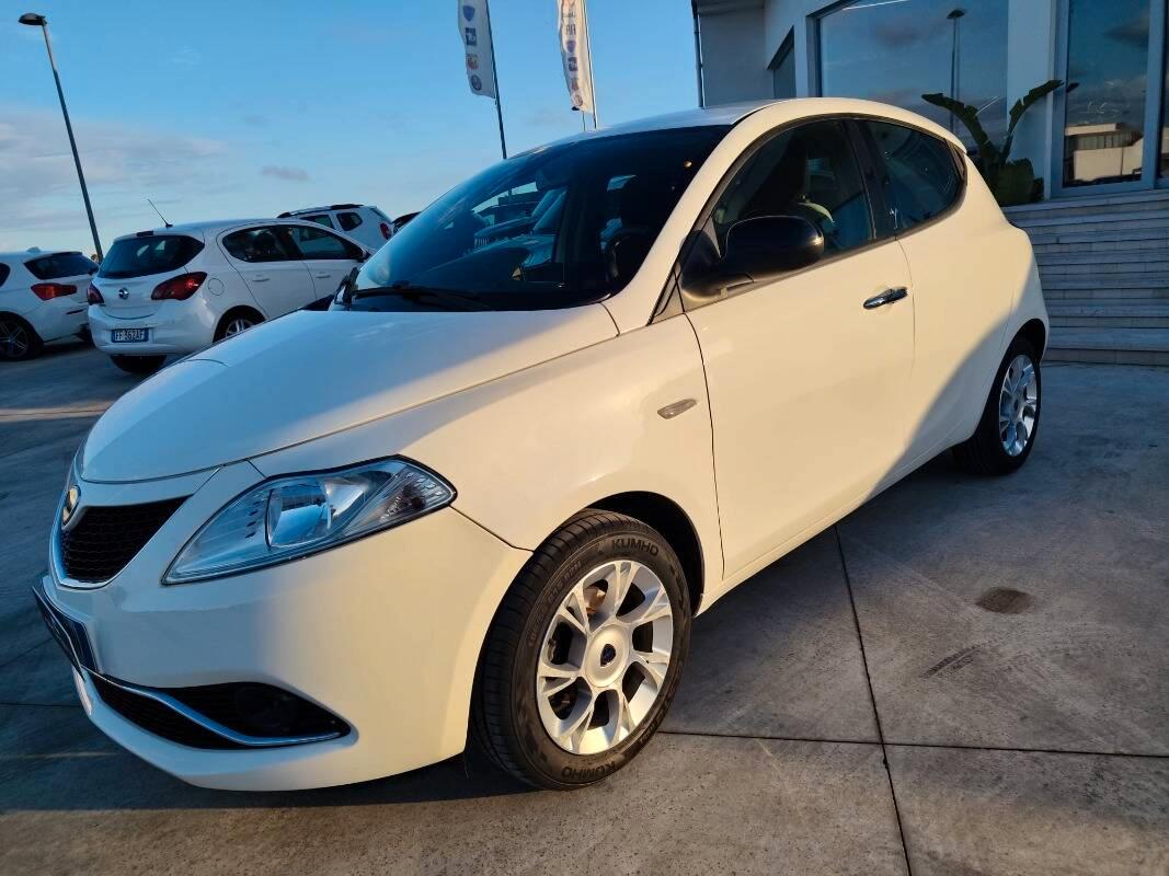Lancia Ypsilon 1.2 Silver 69cv