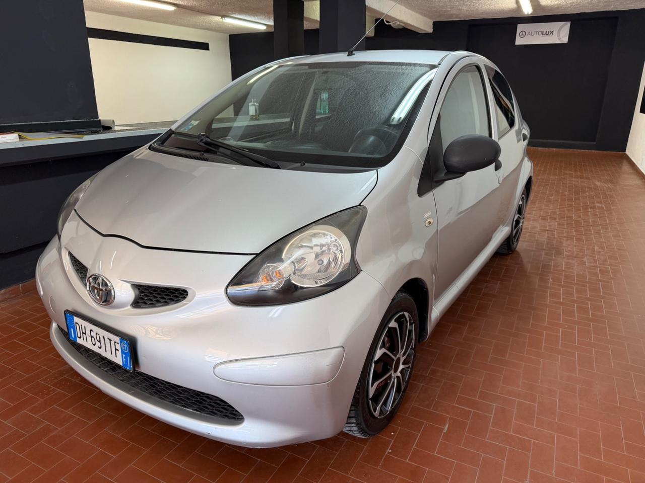 Toyota Aygo 1.0 12V VVT-i 5 porte Sol