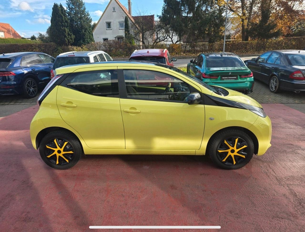 Toyota Aygo 1.0 VVT-i 69 CV 5 porte x-play MMT