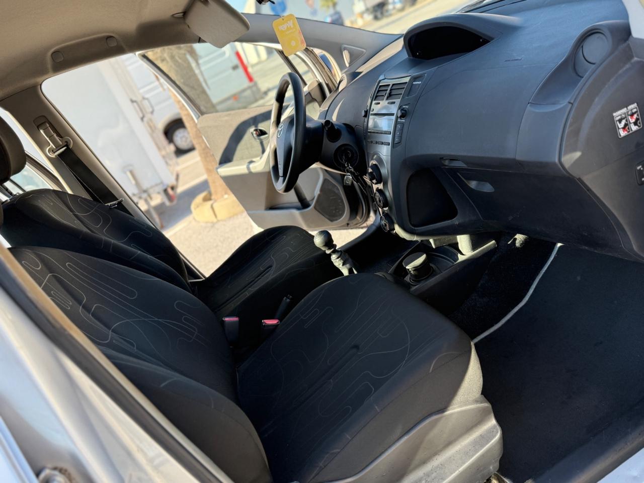 Toyota Yaris 1.4 D-4D 90 CV 6 marce 2010 neopatentati