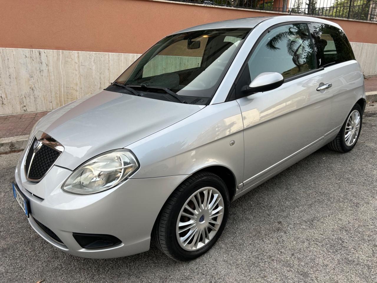 Lancia Ypsilon 1.3 MJT 75 CV Platino