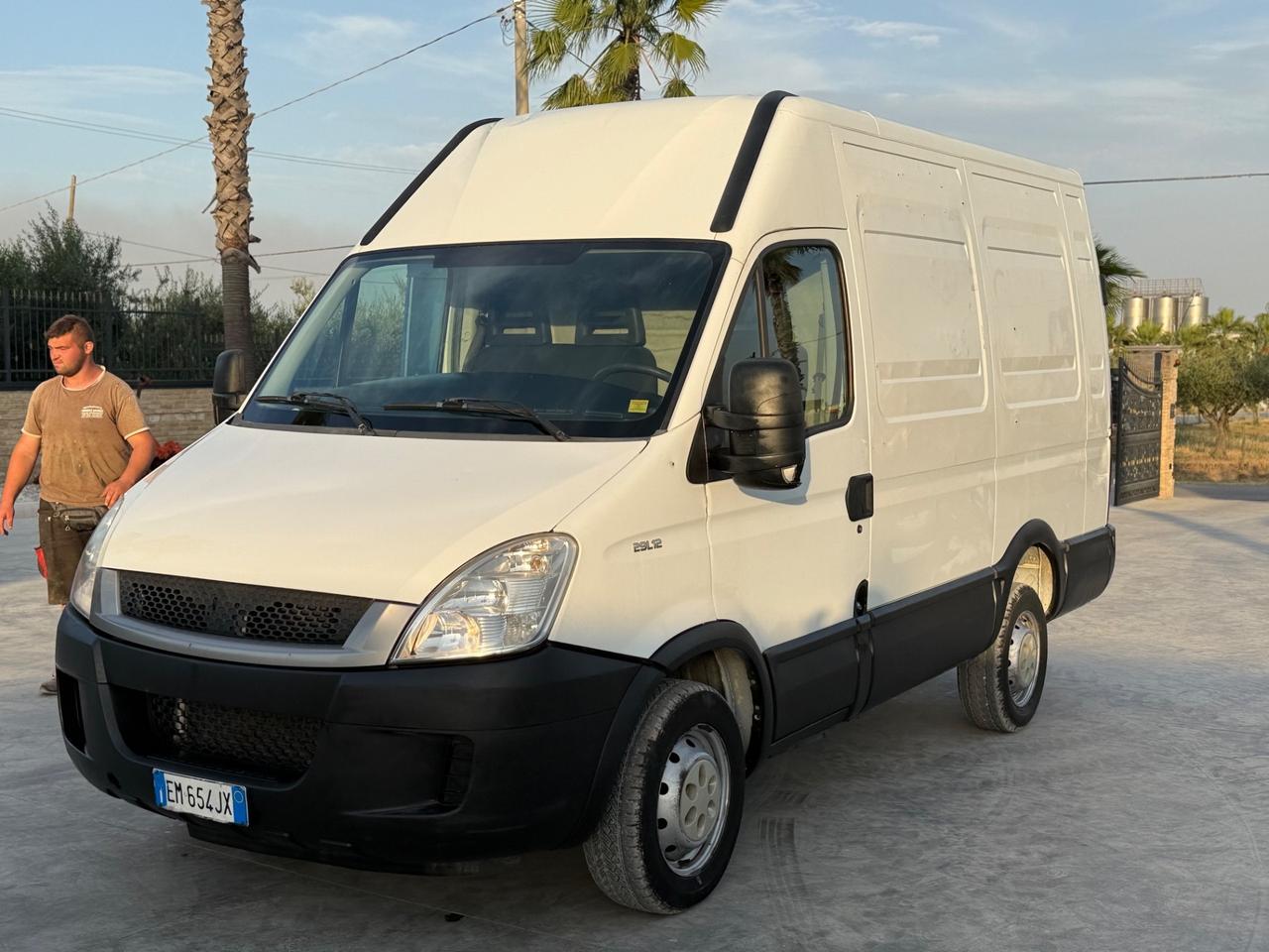 Iveco Daily furgonato 136 cv con clima e vetri elettronici